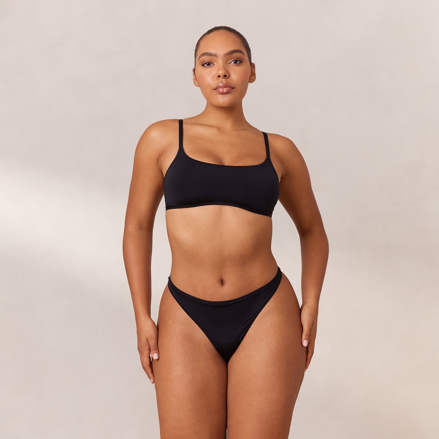 Kaum sichtbares Bralette - Schwarz