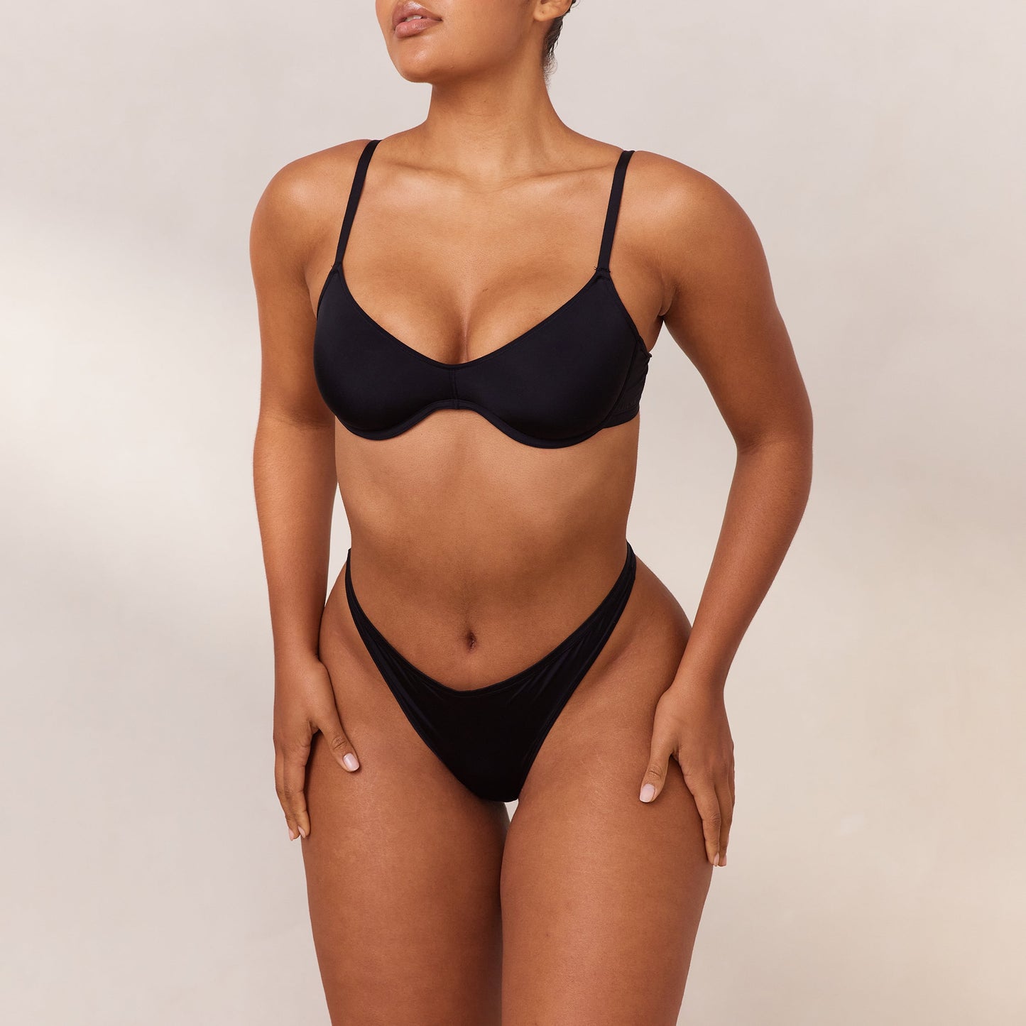 Barely There Plunge-BH - Schwarz