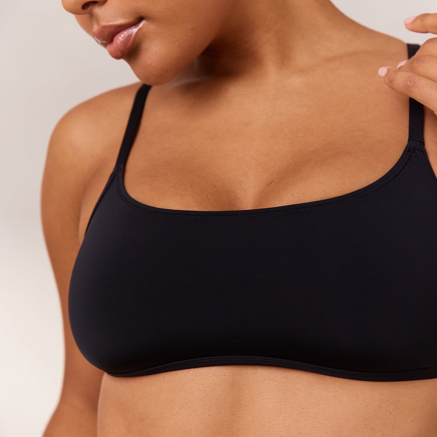 Kaum sichtbares Bralette - Schwarz