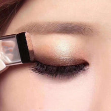 Kompakte matte Lidschattenpalette mit Pinsel